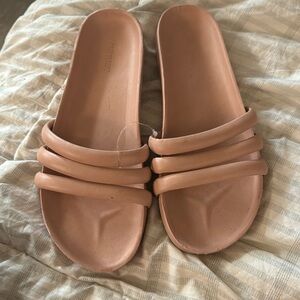 Old Navy size 9 pink Sandals super comfortable